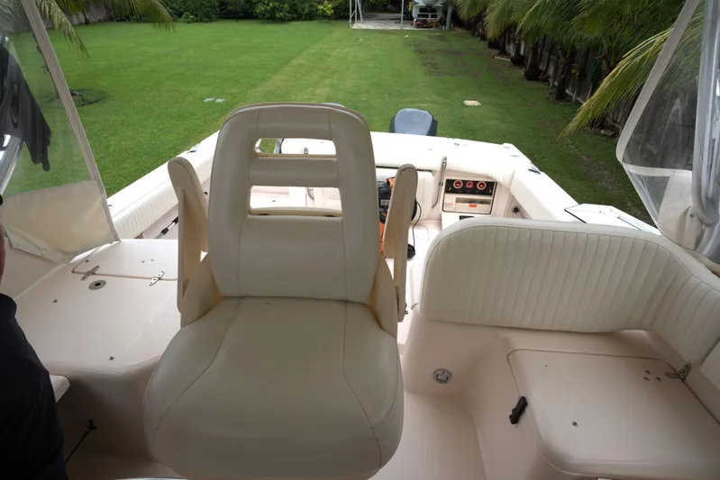  Yacht Photos Pics 2007 Grady-White Express 330 boat interior with seating and controls.