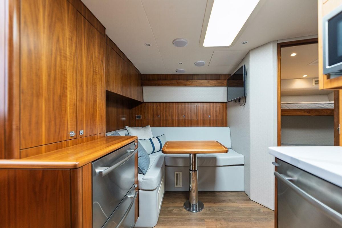 2018 Hatteras 44 