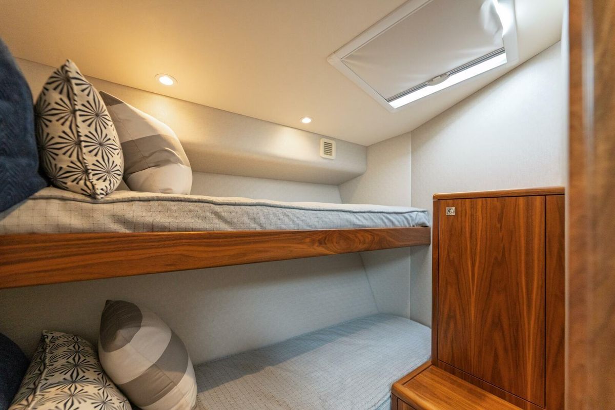 2018 Hatteras 44 