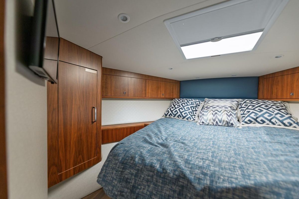 2018 Hatteras 44 