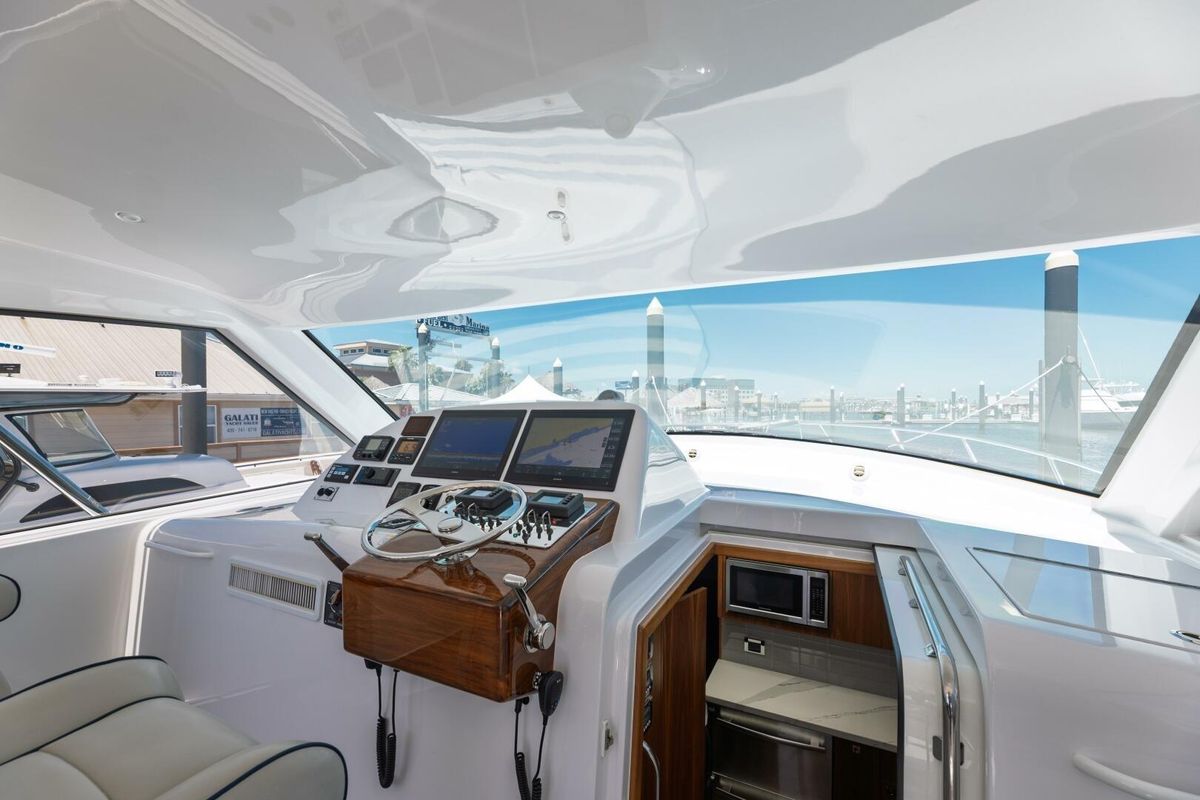 2018 Hatteras 44 