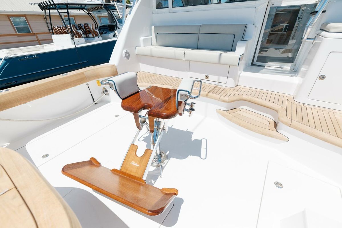 2018 Hatteras 44 
