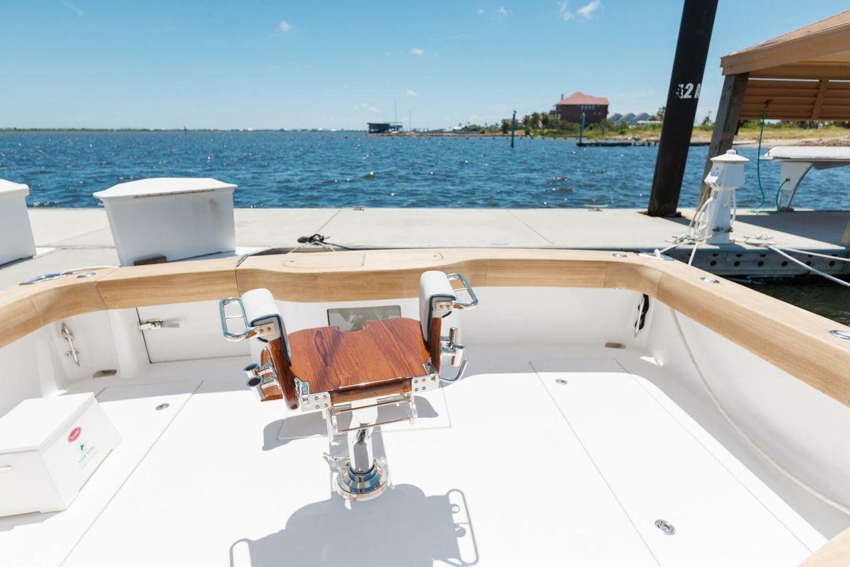 2018 Hatteras 44 