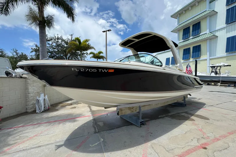  Yacht Photos Pics 2023 Chris-Craft Launch 25 GT boat on display, featuring sleek design and modern amenities.