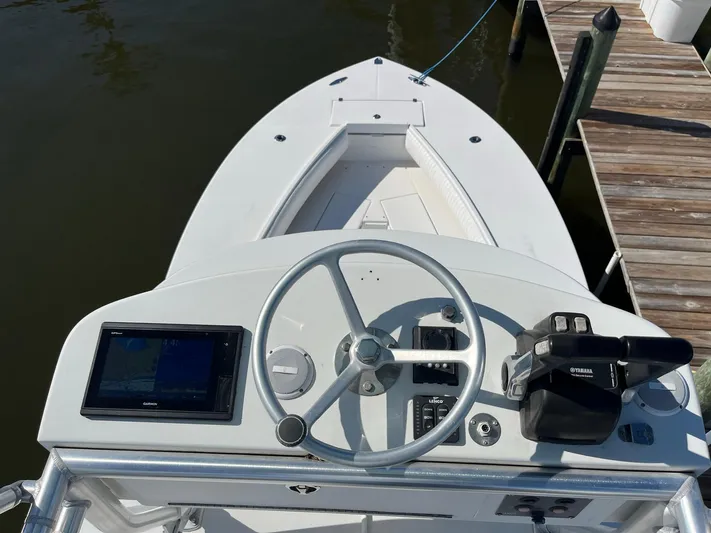 Invictus Yacht Photos Pics Helm of a 2006 Regulator 32 Center Console boat.
