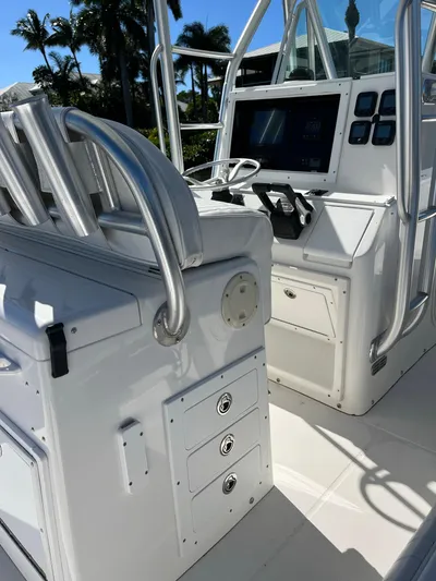 Invictus Yacht Photos Pics Interior view of a 2006 Regulator 32 Center Console boat.