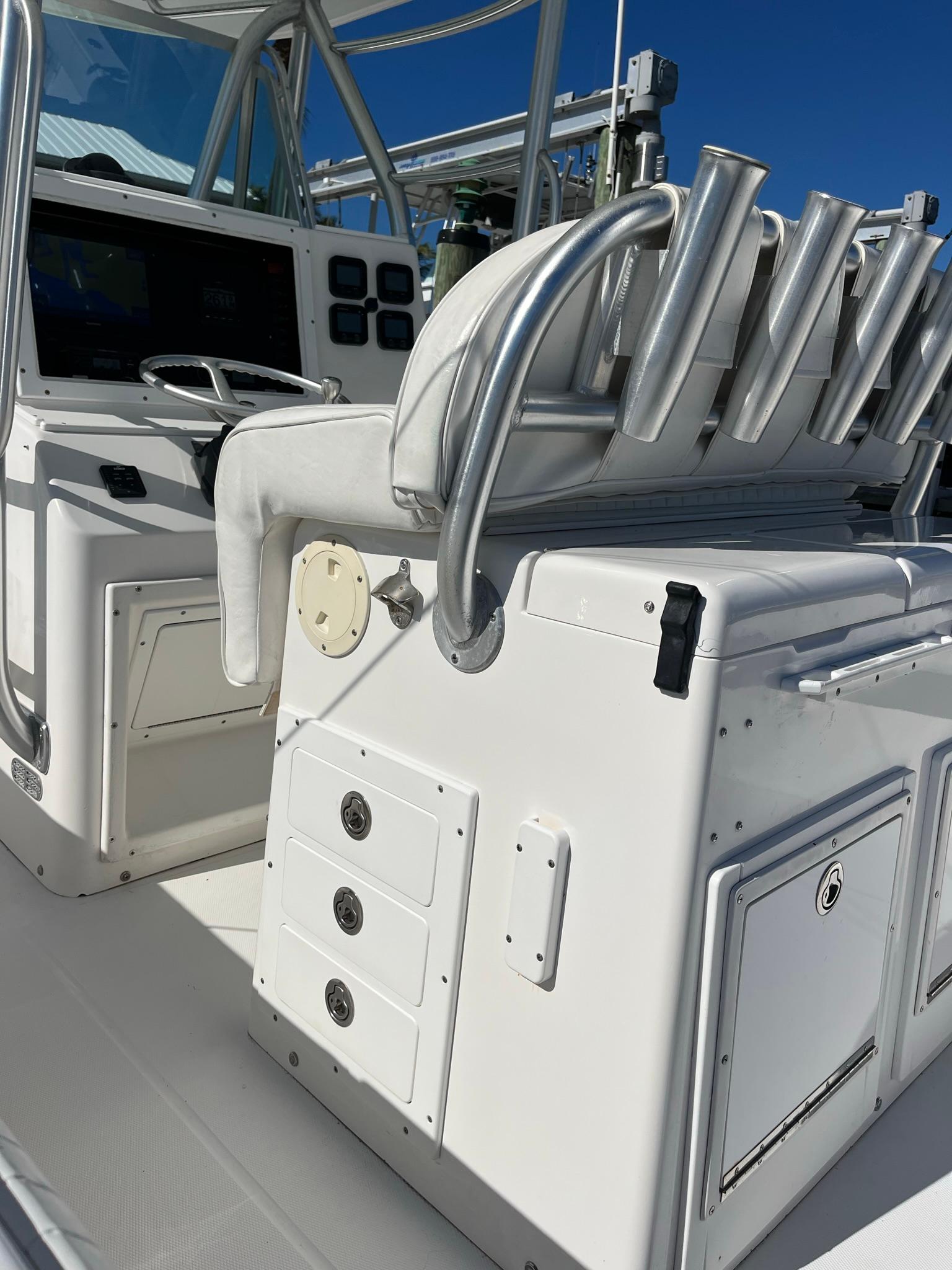 2006 Regulator 32 Cc Center Console for sale - YachtWorld