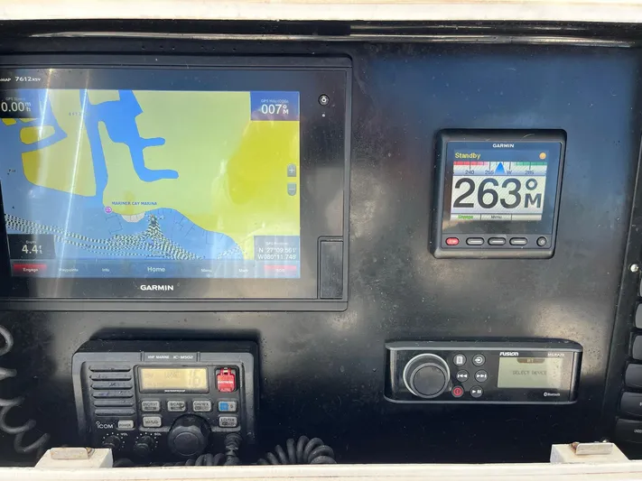 Invictus Yacht Photos Pics Navigation system of a 2006 Regulator 32 Center Console boat.