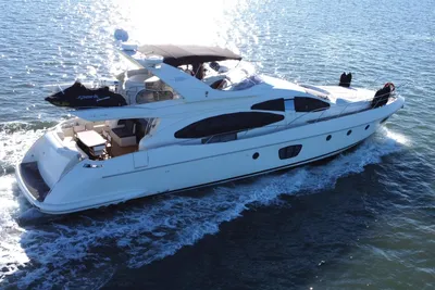 Azimut 68E