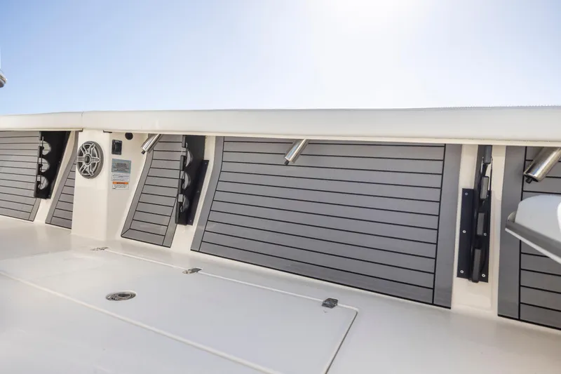  Yacht Photos Pics 2023 Pathfinder 2700 Open boat interior with sleek design and modern features.