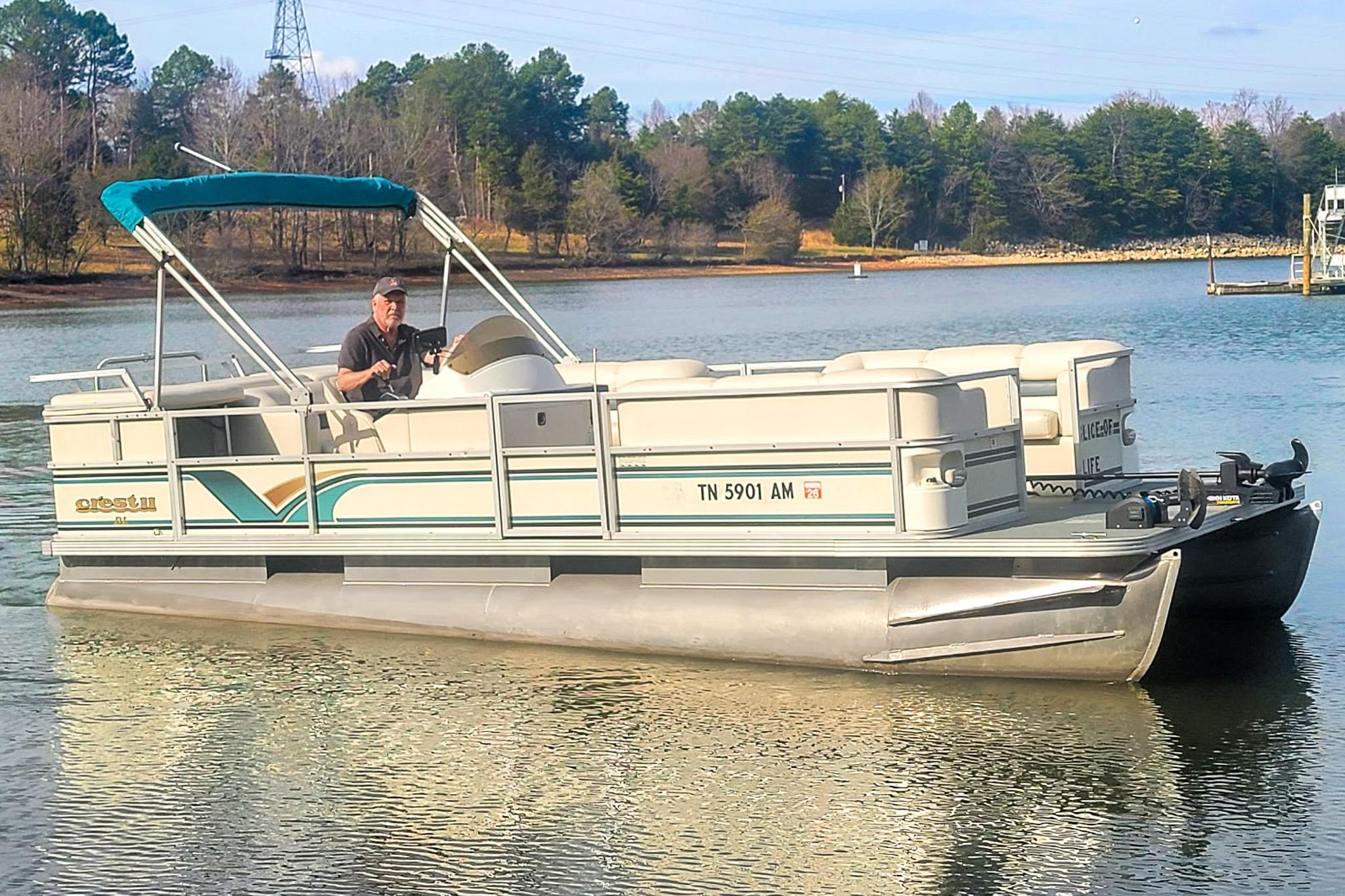 Crest 25' Pontoon