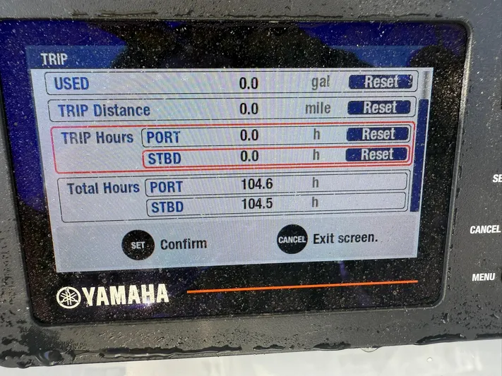  Yacht Photos Pics Yamaha display showing trip and total hours for Pursuit S 268 Sport, 2023 model.
