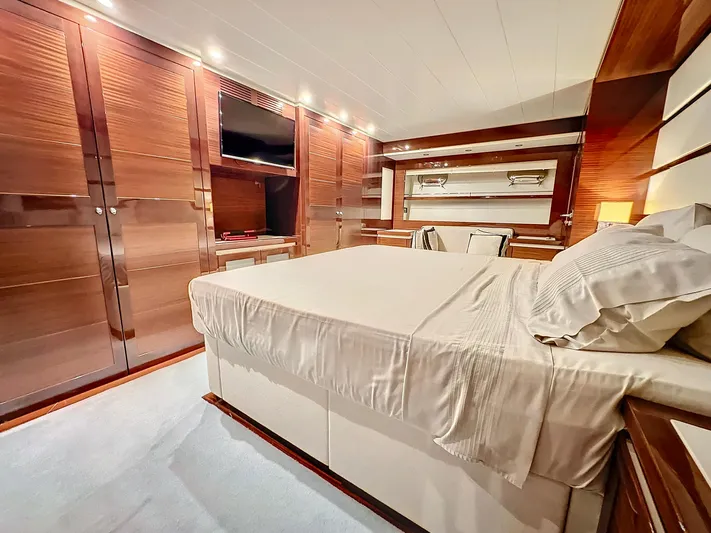  Yacht Photos Pics PerMare Amer 86 2006