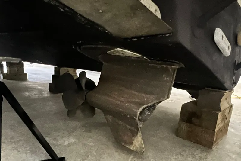  Yacht Photos Pics 2008 Four Winns 378 Vista boat propeller and hull on blocks in storage.