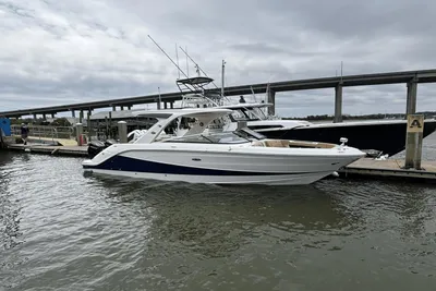 Sea Ray SLX 310 Outboard