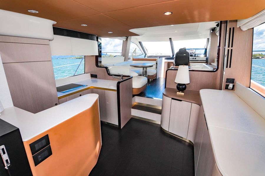 2019 Azimut Flybridge 55