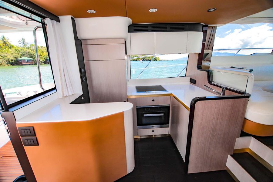 2019 Azimut Flybridge 55