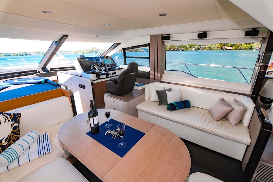 2019 Azimut Flybridge 55