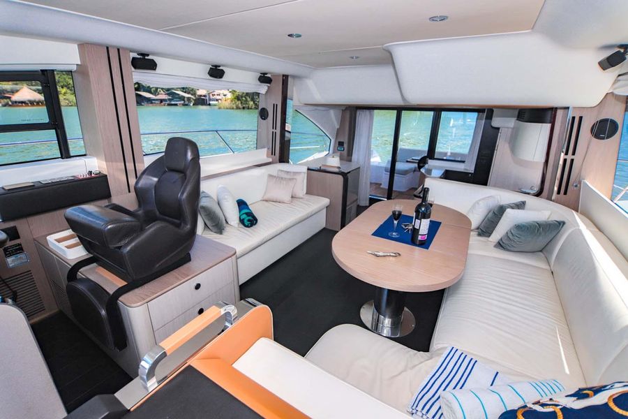 2019 Azimut Flybridge 55