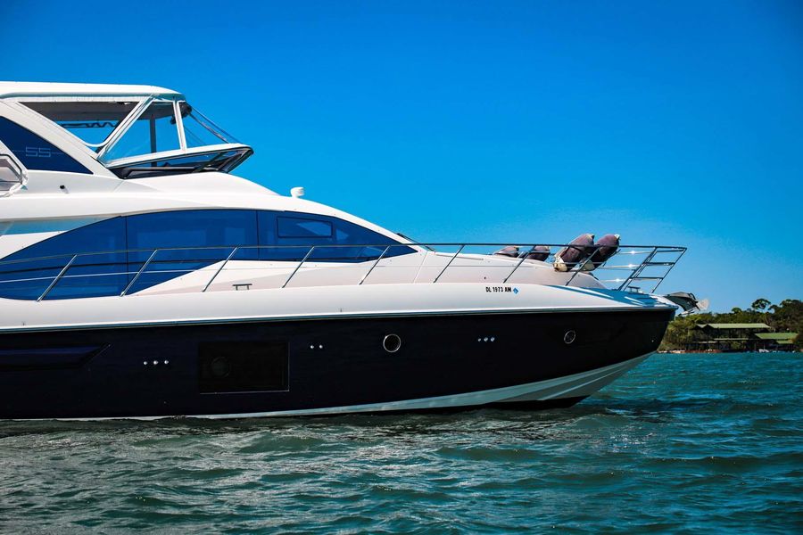 2019 Azimut Flybridge 55