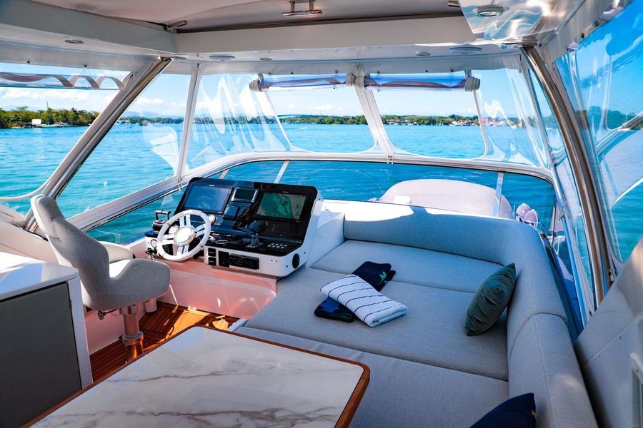 2019 Azimut Flybridge 55