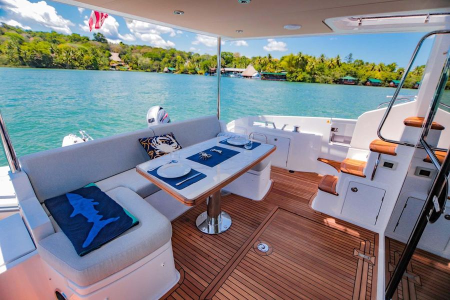 2019 Azimut Flybridge 55