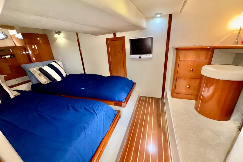 Outstanding Yacht Photos Pics Luxurious 2007 Doral Alegria yacht cabin with twin beds, wood accents, and modern amenities.
