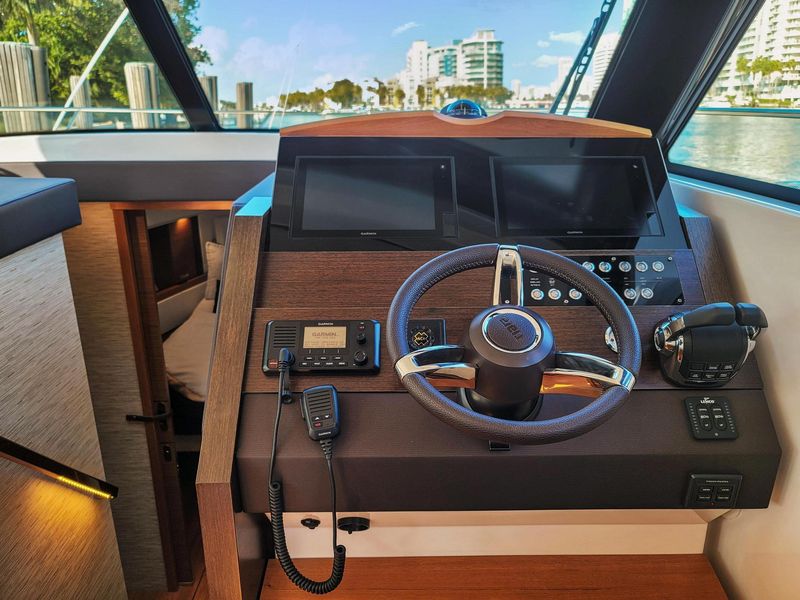 2018 Tiara Yachts 39 Coupe