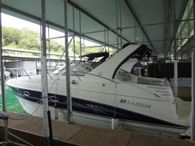 2009 Larson Cabrio 330 Mid Cabin