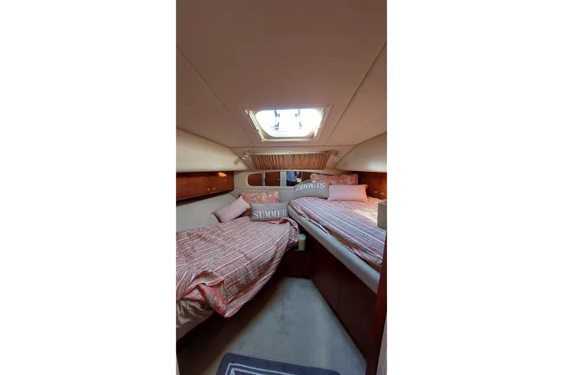 Pan-a-sea-ahh Yacht Photos Pics 2004 Sea Ray 390 Motor Yacht cabin with twin beds and skylight.