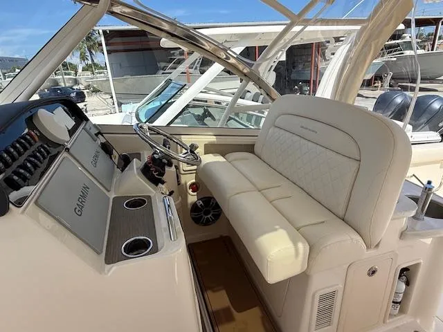 335-514 Brokerage Ron Yacht Photos Pics 2023 Grady-White Freedom 335 boat interior with helm and seating area.