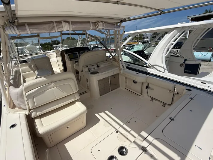 335-514 Brokerage Ron Yacht Photos Pics 2023 Grady-White Freedom 335 boat interior with seating and helm station.