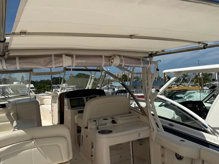 335-514 Brokerage Ron Yacht Photos Pics 2023 Grady-White Freedom 335 boat interior with seating and helm station.
