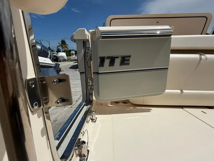 335-514 Brokerage Ron Yacht Photos Pics 2023 Grady-White Freedom 335 boat interior, featuring a sleek design and sturdy construction.