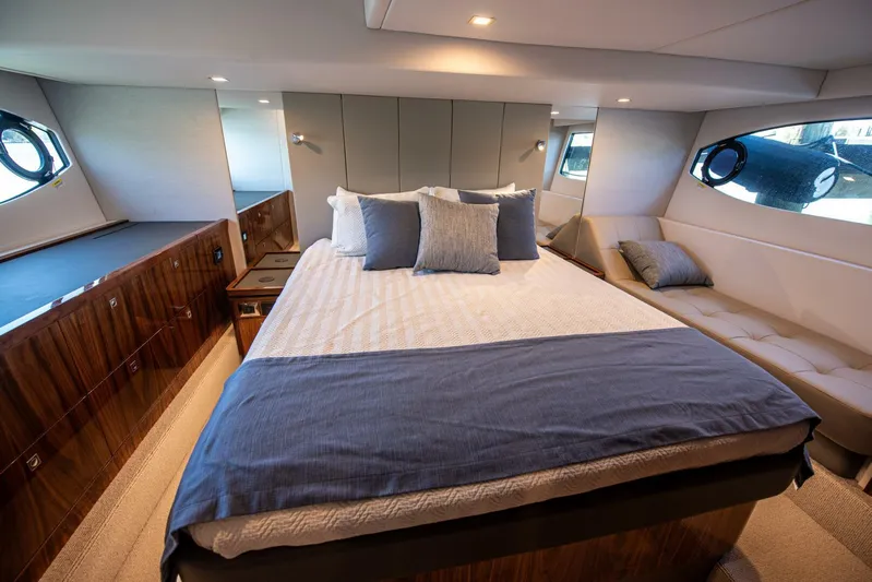 Cntrl-salt-del Yacht Photos Pics 2023 Riviera 4600 Sport Yacht - Image 60