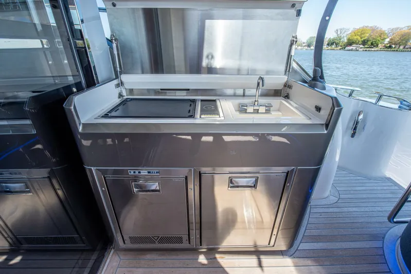 Cntrl-salt-del Yacht Photos Pics 2023 Riviera 4600 Sport Yacht - Image 29