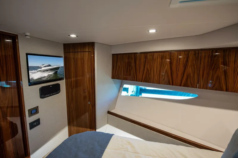 Cntrl-salt-del Yacht Photos Pics 2023 Riviera 4600 Sport Yacht - Image 48