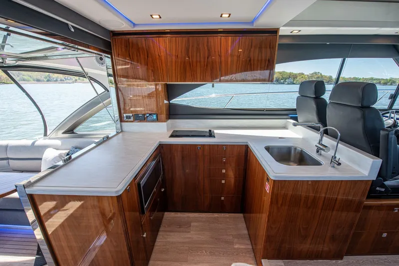 Cntrl-salt-del Yacht Photos Pics 2023 Riviera 4600 Sport Yacht - Image 35