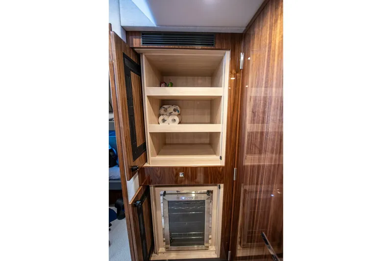 Cntrl-salt-del Yacht Photos Pics 2023 Riviera 4600 Sport Yacht - Image 54