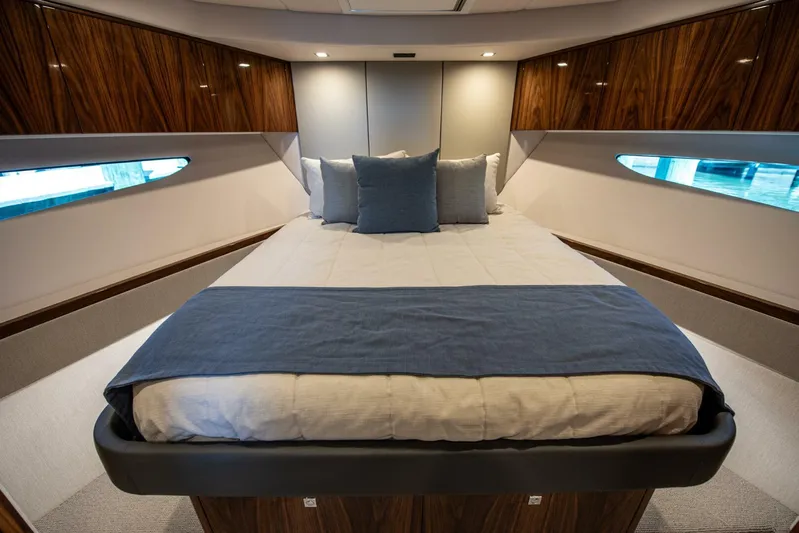 Cntrl-salt-del Yacht Photos Pics 2023 Riviera 4600 Sport Yacht - Image 46