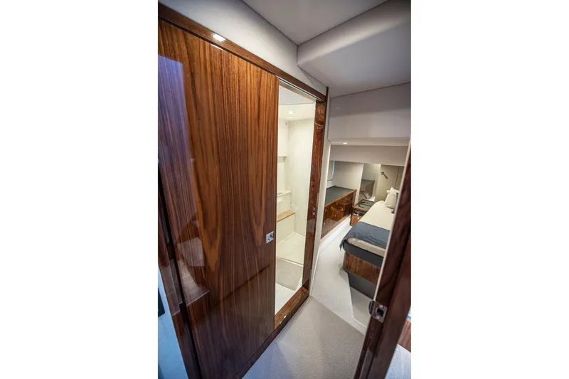 Cntrl-salt-del Yacht Photos Pics 2023 Riviera 4600 Sport Yacht - Image 56