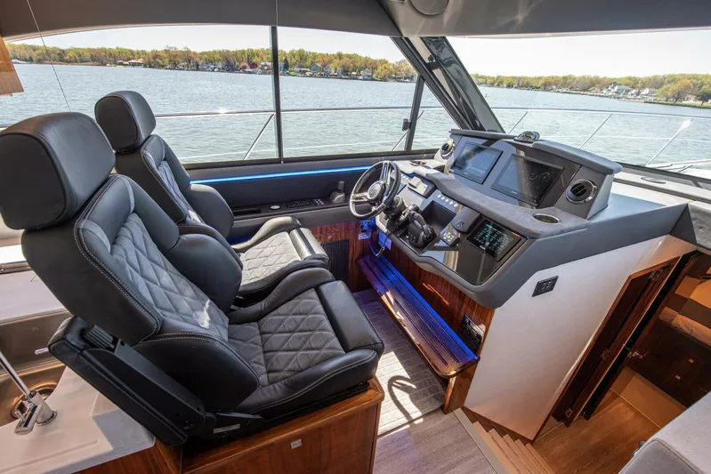 Cntrl-salt-del Yacht Photos Pics 2023 Riviera 4600 Sport Yacht - Image 41