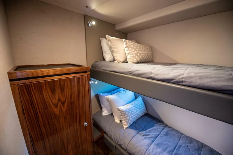 Cntrl-salt-del Yacht Photos Pics 2023 Riviera 4600 Sport Yacht - Image 55