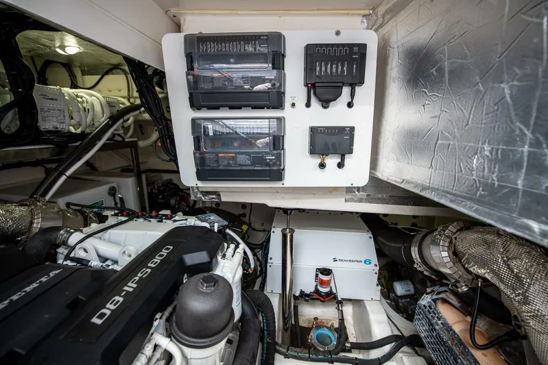 Cntrl-salt-del Yacht Photos Pics 2023 Riviera 4600 Sport Yacht - Image 65