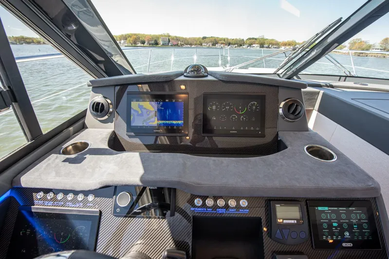 Cntrl-salt-del Yacht Photos Pics 2023 Riviera 4600 Sport Yacht - Image 43