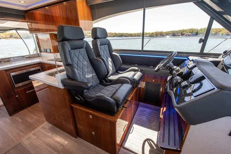 Cntrl-salt-del Yacht Photos Pics 2023 Riviera 4600 Sport Yacht - Image 40