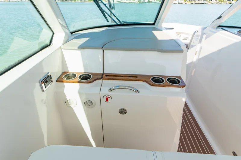  Yacht Photos Pics Interior of 2023 Tiara Yachts 34 LX with cup holders.