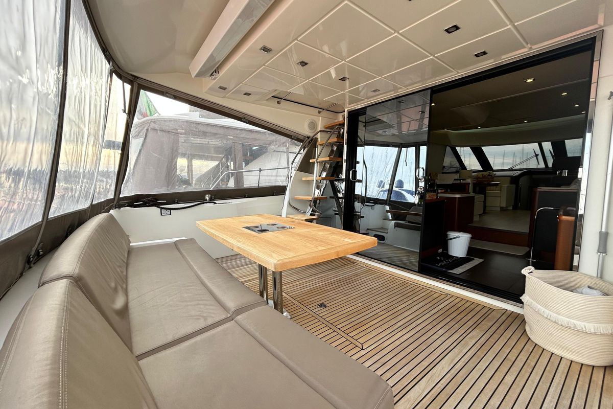 2014 Prestige 58 