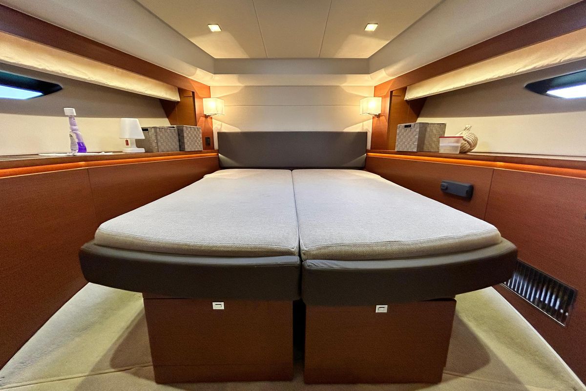 2014 Prestige 58 