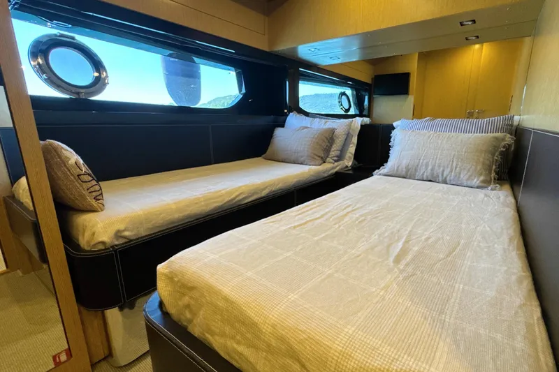 Hercules II Yacht Photos Pics Twin Stateroom